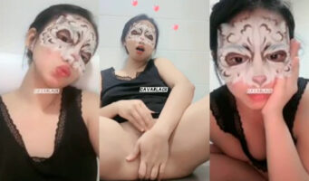 Jennychya Kobel Nikmat di WC Umum Desah Manja Dream